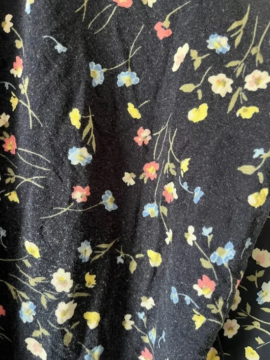 41 Hawthorn Navy Floral Ruffle-Trim Sleeveless Blouse - Picture 8 of 8